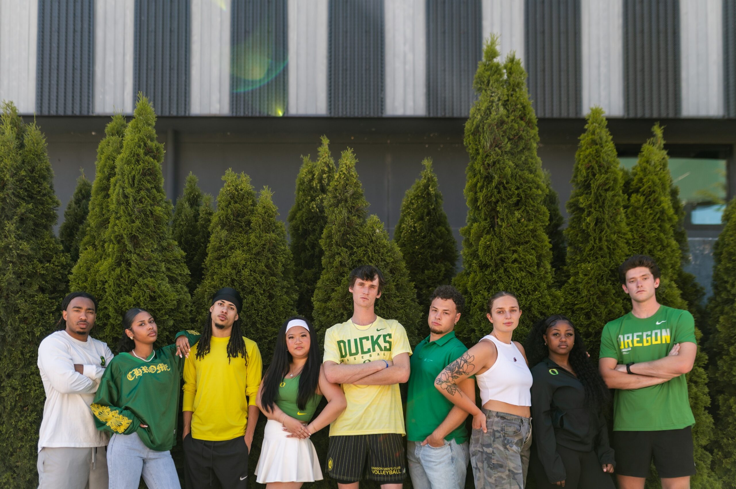 Group of students posing in their Oregon Duck gear for game day